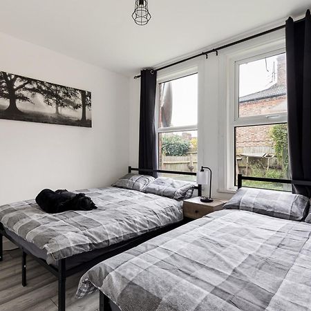 Beautifully Modern 2-Bed Apartment W/Garden London Kültér fotó