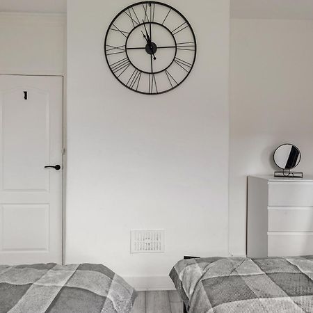 Beautifully Modern 2-Bed Apartment W/Garden London Kültér fotó