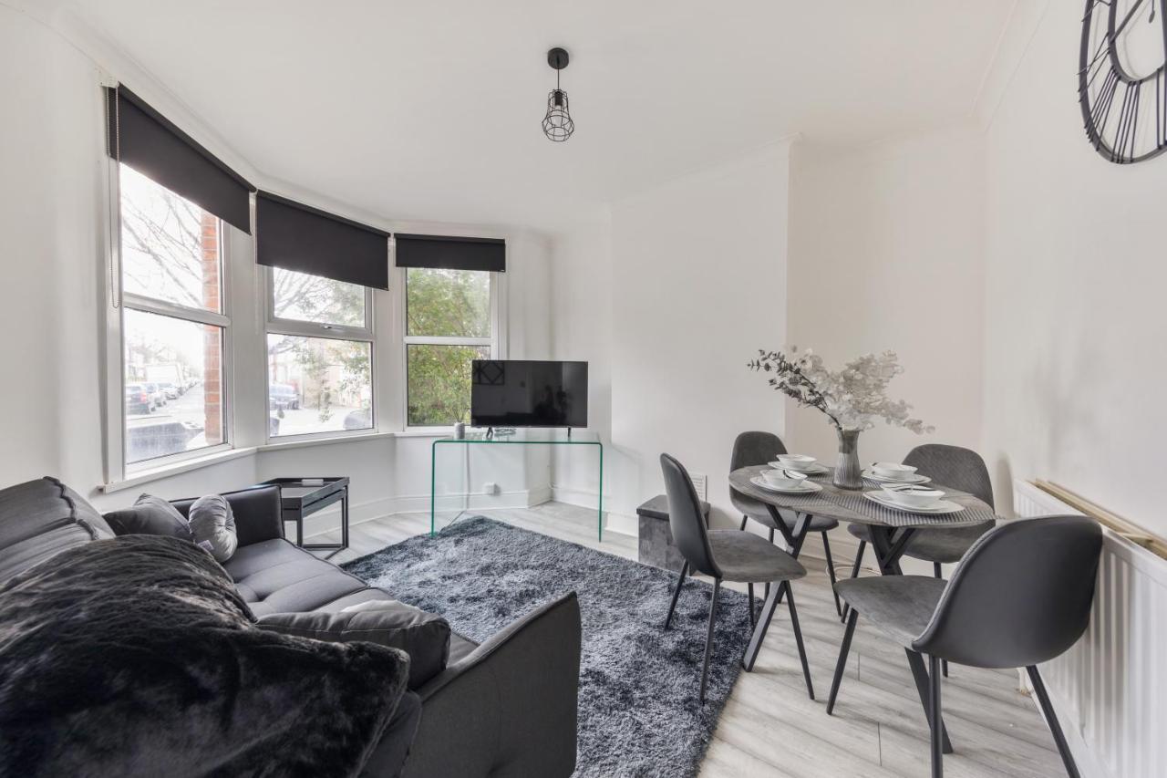 Beautifully Modern 2-Bed Apartment W/Garden London Kültér fotó