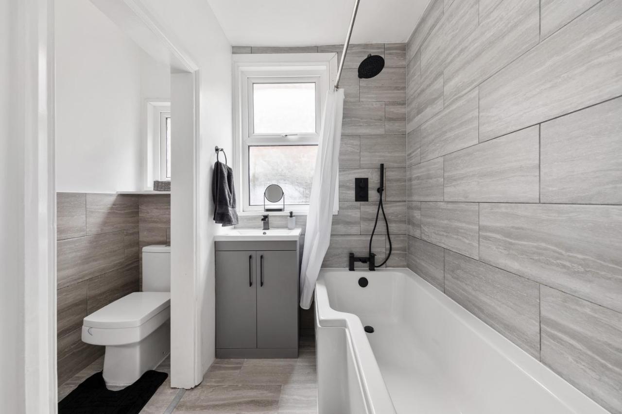 Beautifully Modern 2-Bed Apartment W/Garden London Kültér fotó