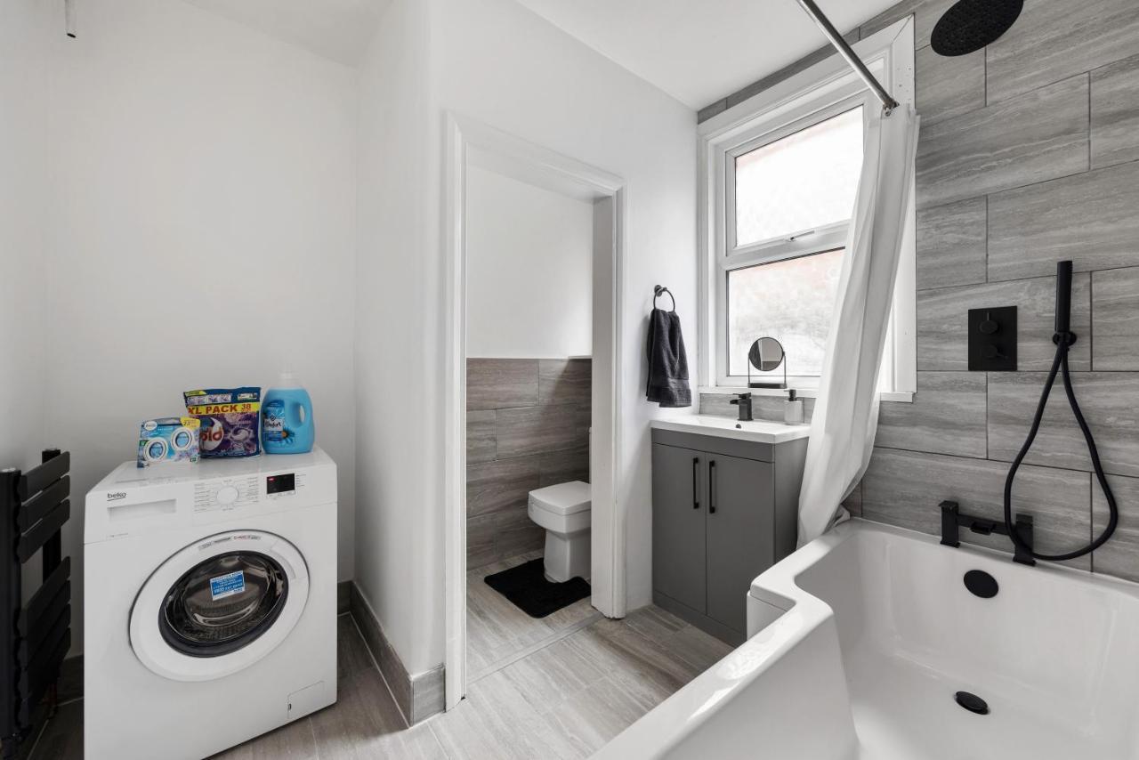 Beautifully Modern 2-Bed Apartment W/Garden London Kültér fotó