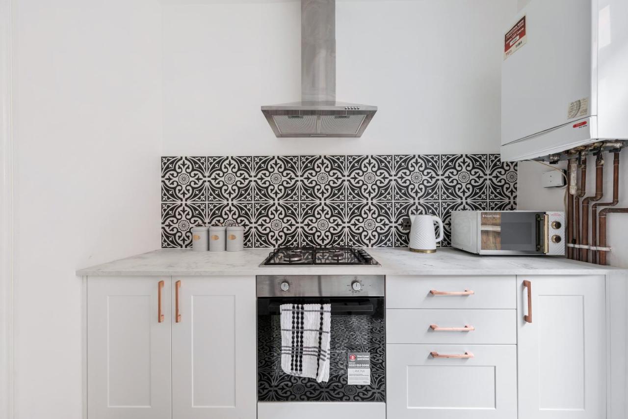 Beautifully Modern 2-Bed Apartment W/Garden London Kültér fotó