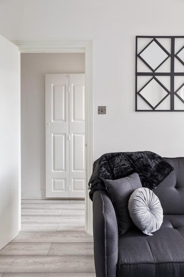 Beautifully Modern 2-Bed Apartment W/Garden London Kültér fotó