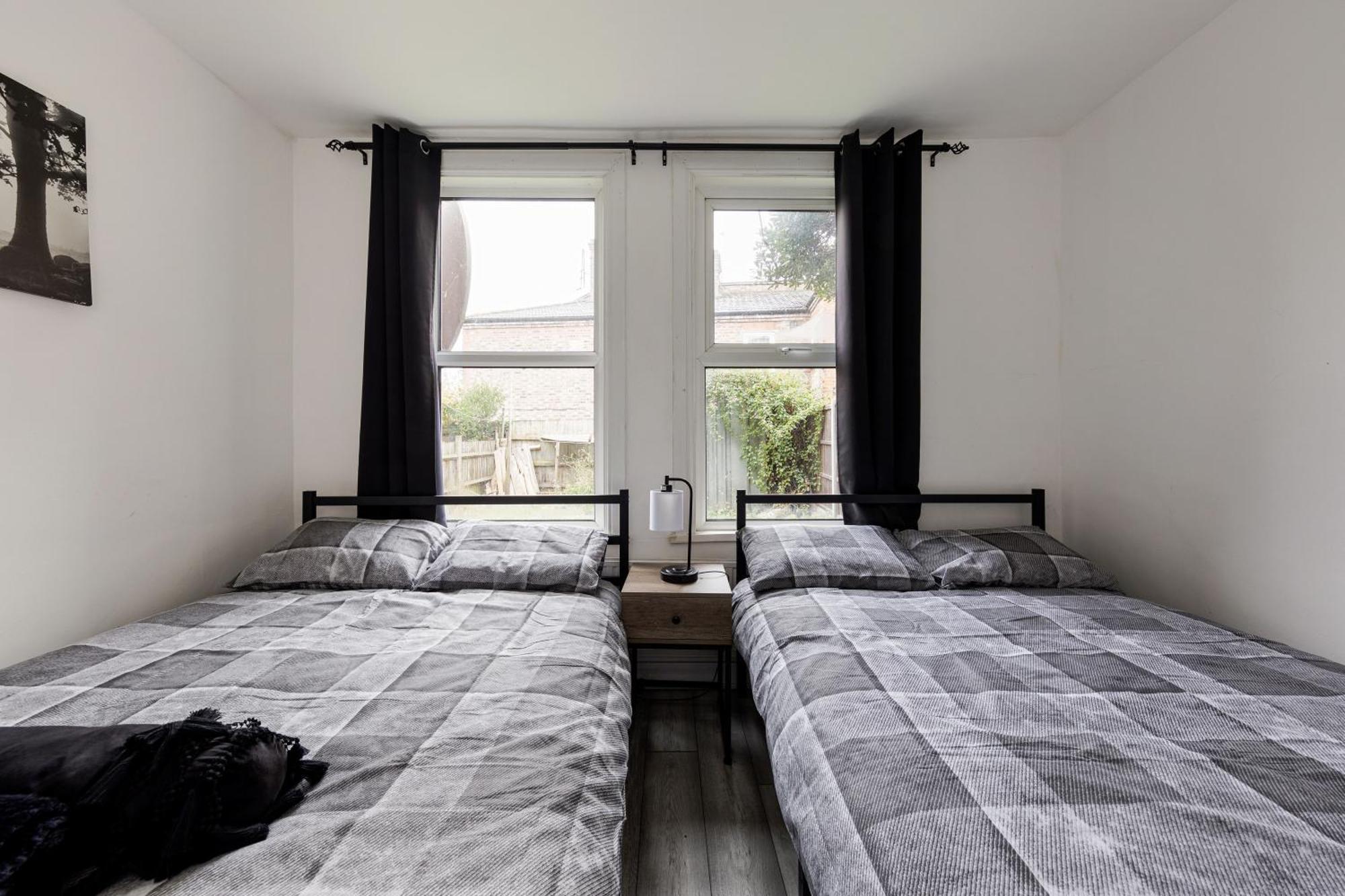 Beautifully Modern 2-Bed Apartment W/Garden London Kültér fotó