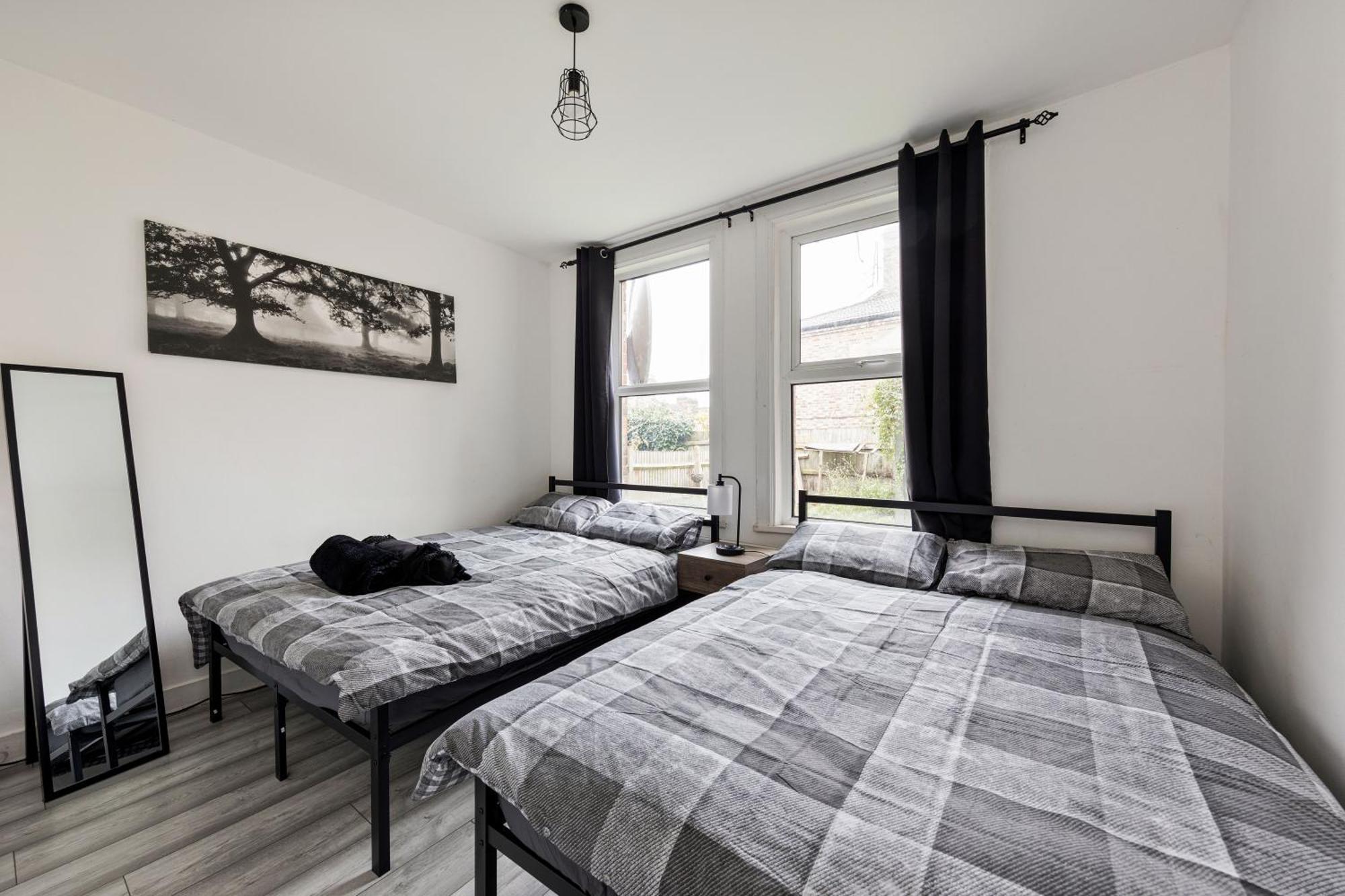 Beautifully Modern 2-Bed Apartment W/Garden London Kültér fotó